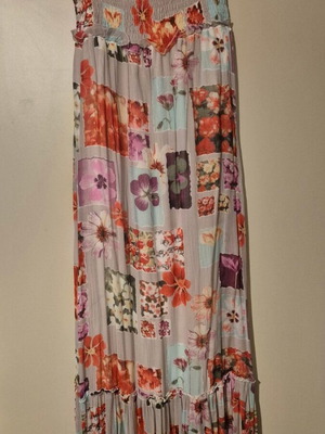 Long dress like new, colorful, strapless with floral pattern
