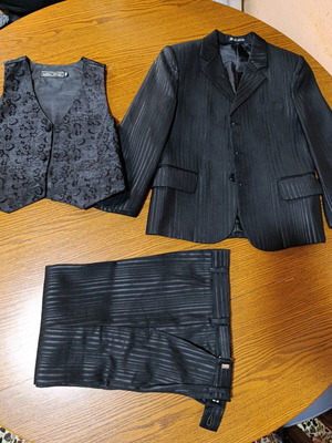 Boy's suit new 4-6 years with jacket, trousers and vest