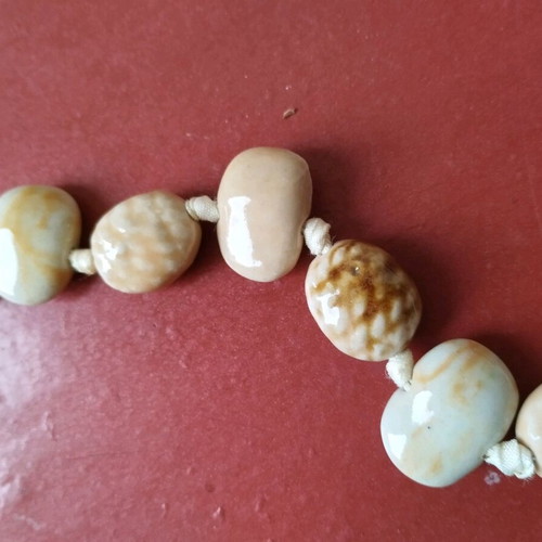 Necklace 40 cm stone with animal print and satin tie new, beige