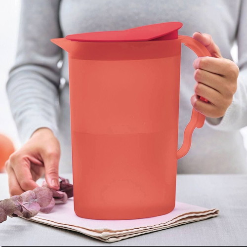 Tupperware Expression 2.1 lt pitcher