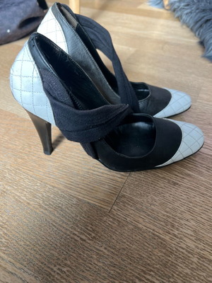 Black and white pumps with fabric detail like new, size 36