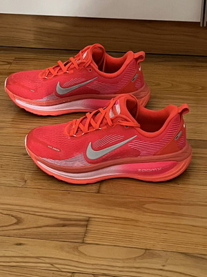 Nike Vomero 18 running shoes size 38.5, red and pink