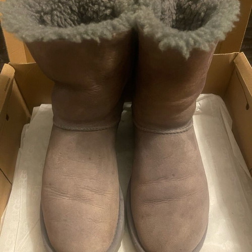 Ugg boots used with bows, gray
