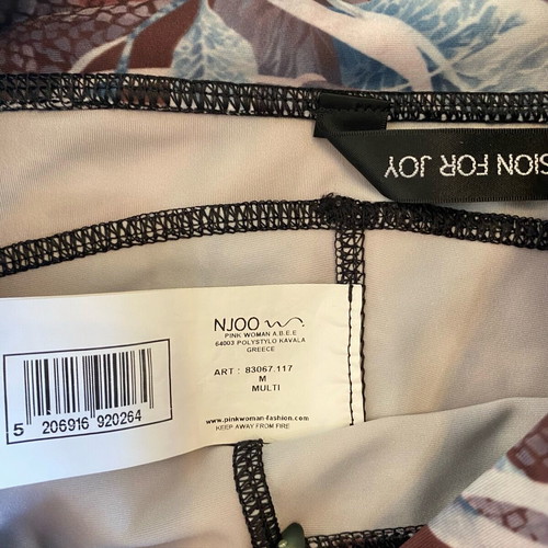 Athletic floral capri workout leggings used with small pocket