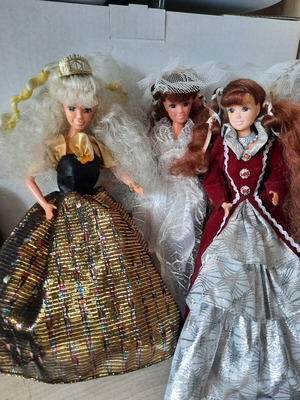 Betty Teen Vintage Doll Lot of 3 M&C Toy, like new