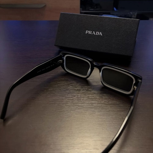 Prada sunglasses like new, black