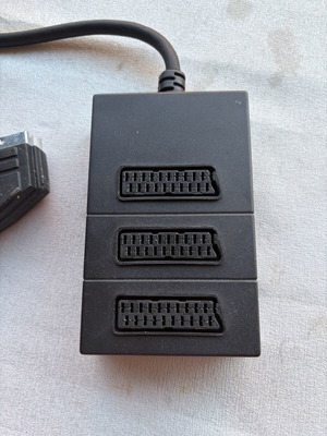 Scart πολύμπριζο μεταχειρισμένο, για τρεις θέσεις