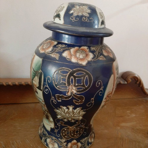 Satsuma hand painted vintage Chinese vase new condition