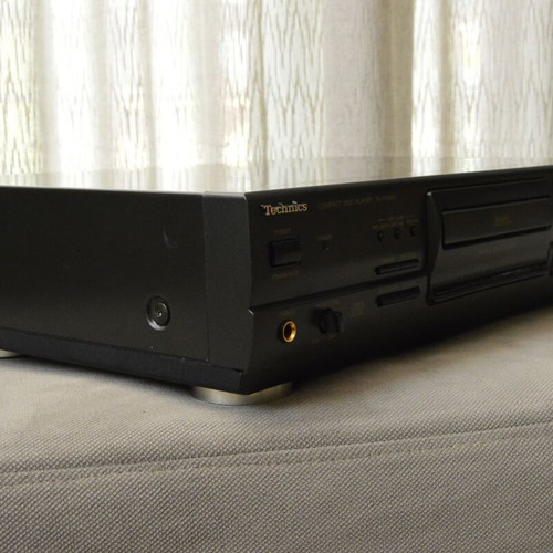 Technics SL-PG590 CD player like new with remote and optical output