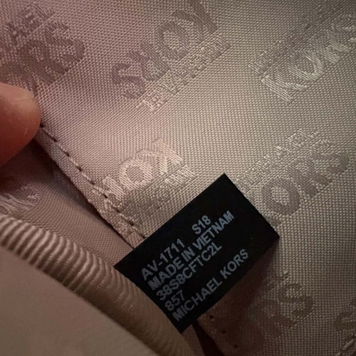 Michael Kors bag like new, soft pink color