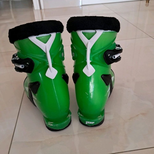 Elan children's ski boots used