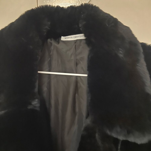 Monte Cervino ecological fur size SM like new, black