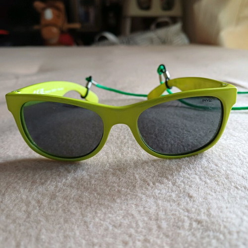 Invu Kids Sunglasses K2302K polarized green like new for 0-3 years