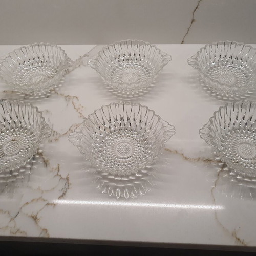 Set of 6 crystal bowls like new