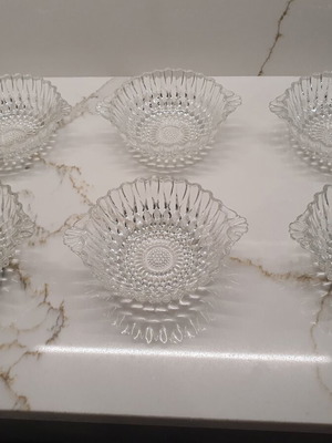 Set of 6 crystal bowls like new