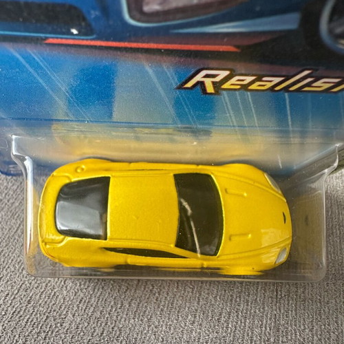 Hot Wheels Aston Martin V8 Vantage 2005 new