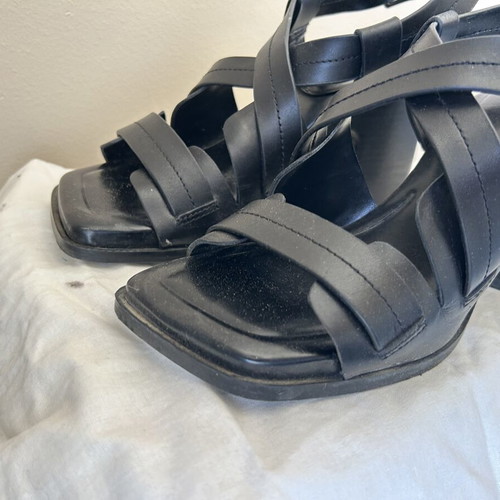 Zara leather women's shoes size 37 like new, black