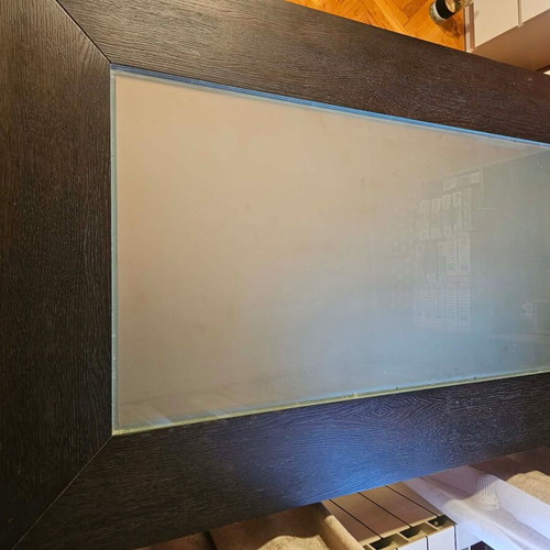 Dining table like new, solid wood with elegant design