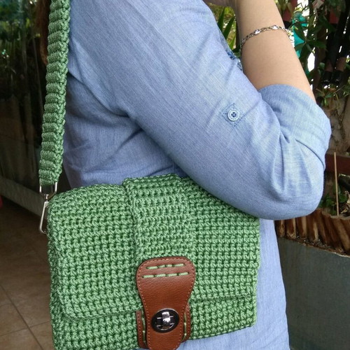 Knitted bag new green with leather closure and strap