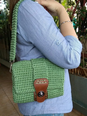 Knitted bag new green with leather closure and strap