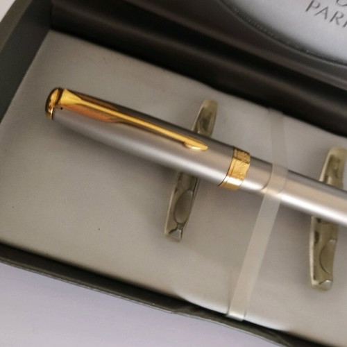 Parker Sonnet pen in case like new, gold with gray matte