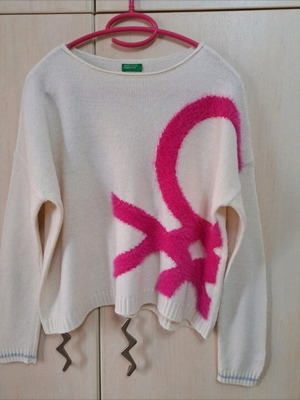 Benetton women's sweater new, white with fuchsia design