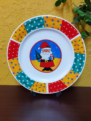 Christmas platter used with Santa Claus and cheerful design