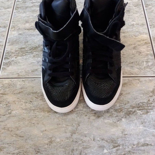 Adidas black athletic boots like new size 39