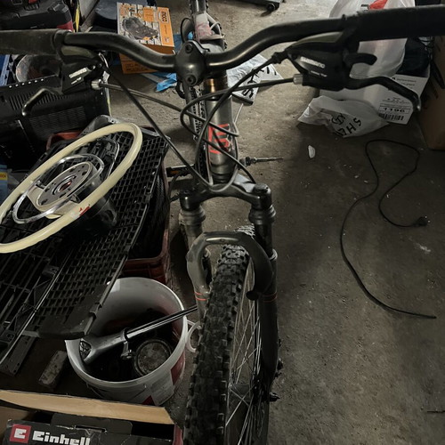 Energy mountain bike like new, 26 inch, disc brakes, front suspension