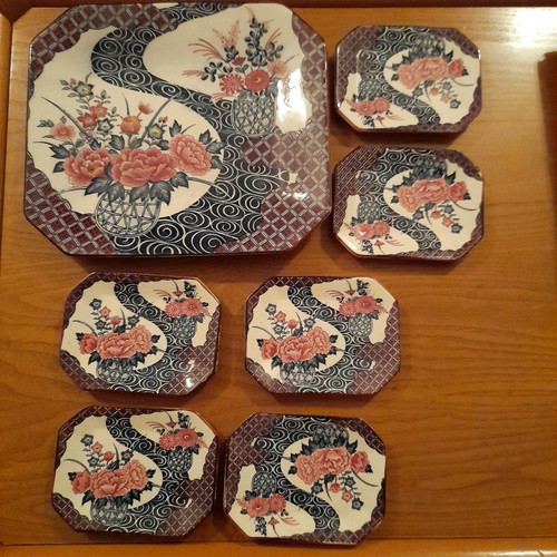 Serving platter set with 6 plates new, made in Japan