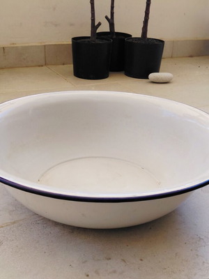 Vintage enamel basin from Yugoslavia, 1960s