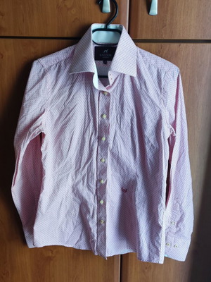 Shirt like new, size S, white and pink