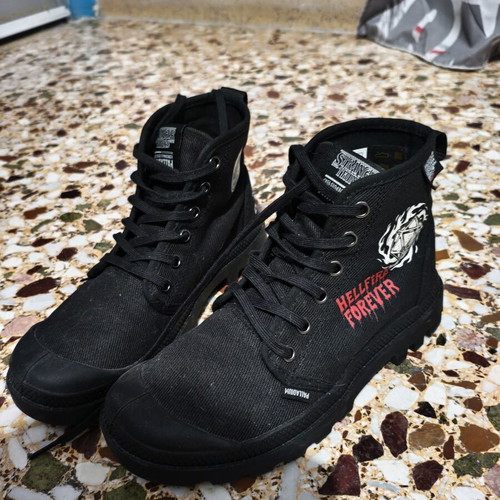 Stranger Things x Palladium hiking boots size 38 like new, black