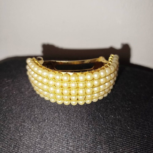 Pearl hair clip like new with 5 rows of uniform pearls