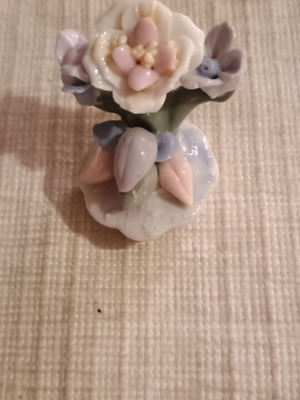Glossy ceramic tabletop decoration, 6 cm