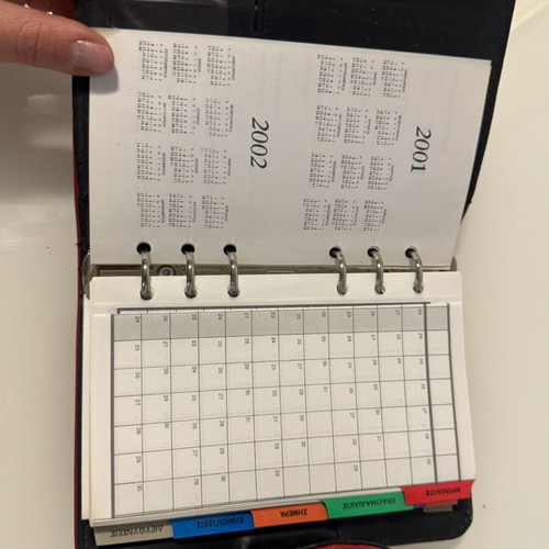 Organizer agenda red with card slots like new
