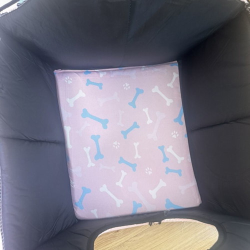 Fabric dog house with removable roof