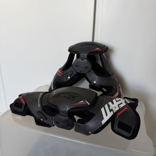 Leatt X-Frame knee braces used, medium size, carbon fiber composite