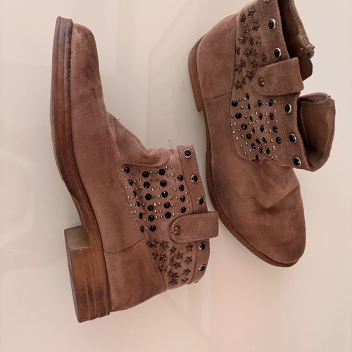 Leather ankle boots size 38 like new, boho grunge style with studs
