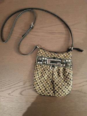 Vintage Guess τσάντα χιαστί σαν καινούργιο