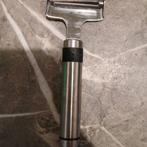 Brabantia stainless steel fruit and vegetable peeler like new