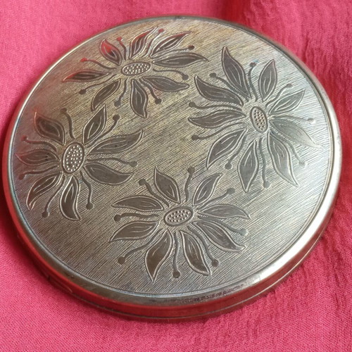 Vintage gold-plated powder compact like new with fabric case