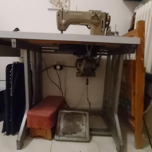 Singer sewing machine used with table in perfect condition