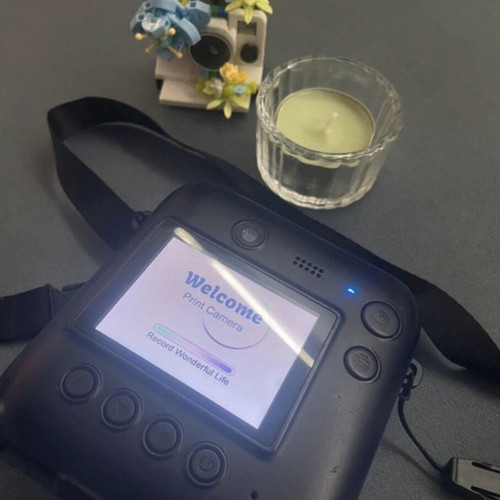 Polaroid-type camera like new with 32GB memory card