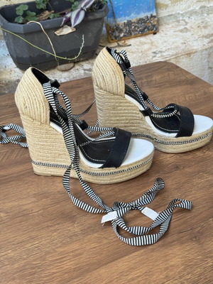 Zara wedge platform sandals size 38 used, black and beige