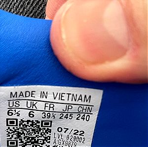 Πωλείται γυναικείο αθλητικό παπούτσι σε εξαιρετική κατάσταση Adidas gazelle χρωμα μπλε νούμερο 39