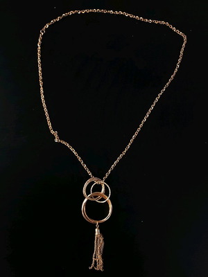 Necklace like new gold-colored with rings