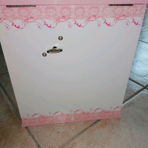 Girls' jewelry box with music wind-up, like new, white and pink