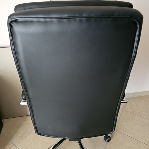Office chair black leatherette like new, ergonomic design