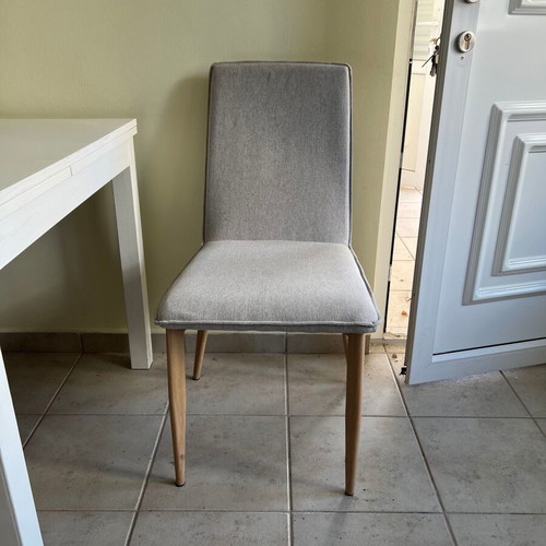 Extendable dining table with 4 chairs